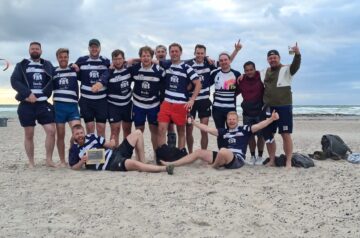 Die Siegermannschaftdes Beachrugby-Turniers in der SportBeachArena am Warnemünder Strand: die Dierkower Elche. Foto: Katrin Heidemann
